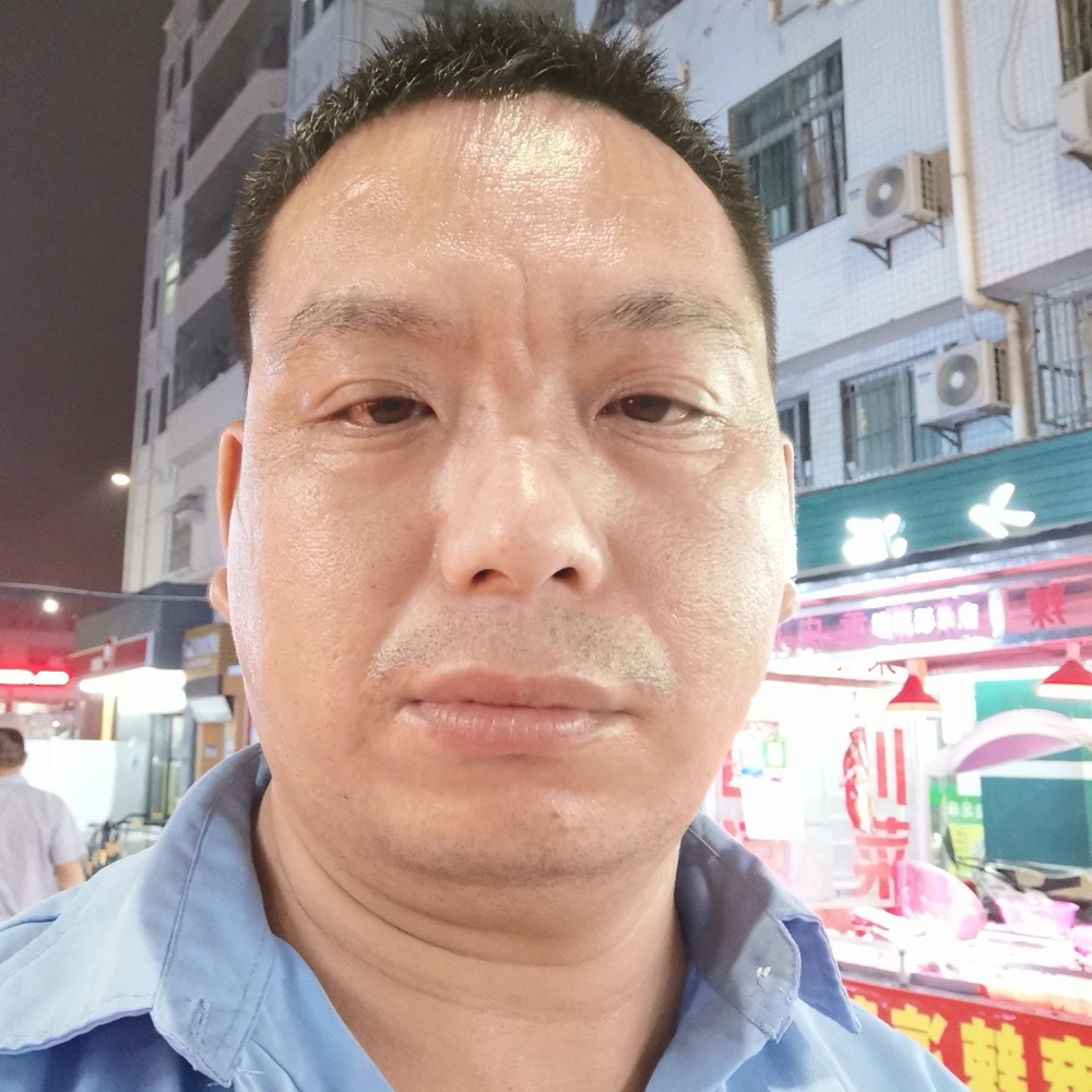 女王浅吻懵懂的照片