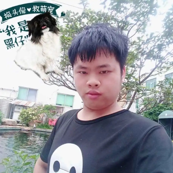 自行车闻高大的照片