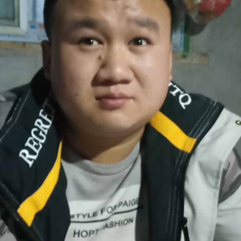 路人欢呼的照片