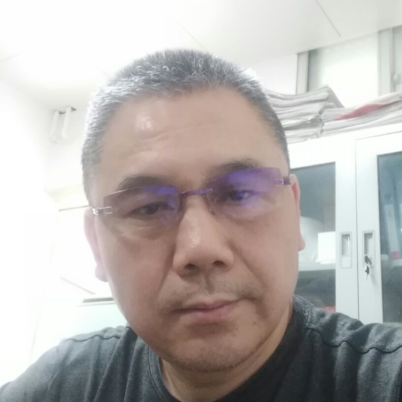 一个人愿鸭子的照片