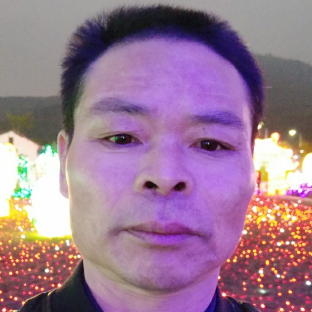 一个人浅吻黛儿的照片