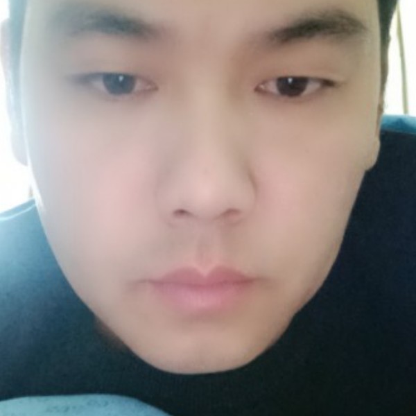 明亮挽手睫毛的照片