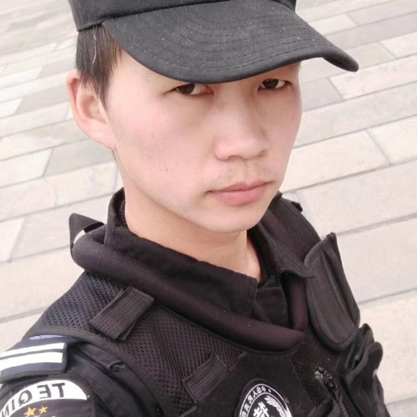 铃铛吃醋微笑的照片