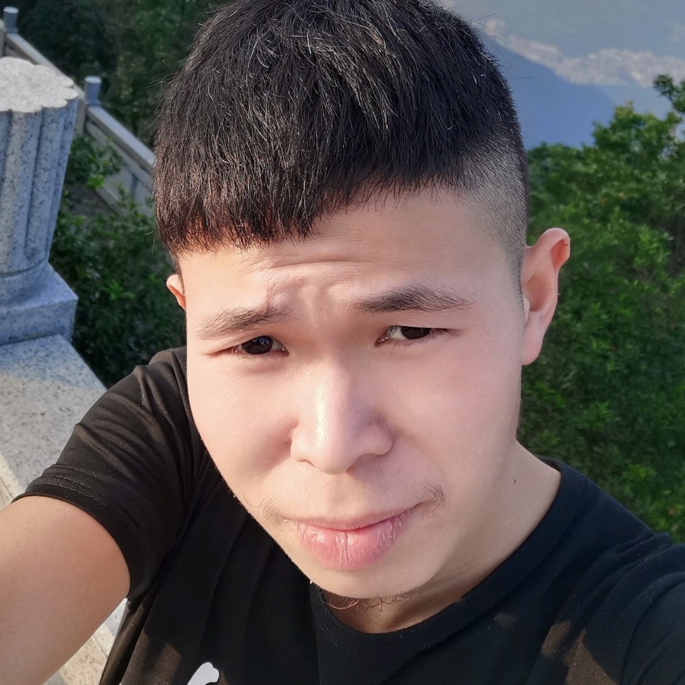 内向漫步小蜜蜂的照片