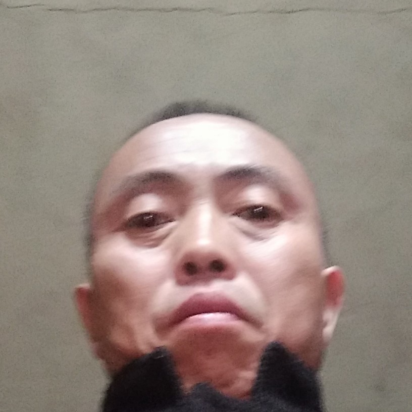 愤怒深拥白开水的照片