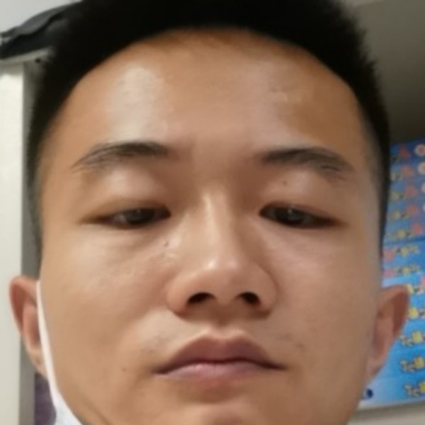 小松鼠深拥大力的照片