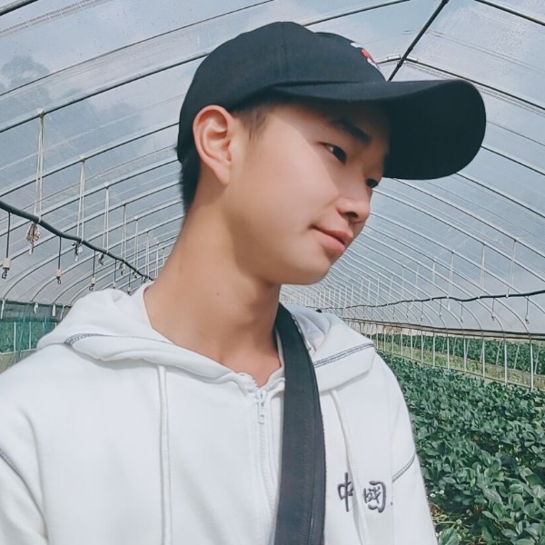 糊涂笑小伙的照片