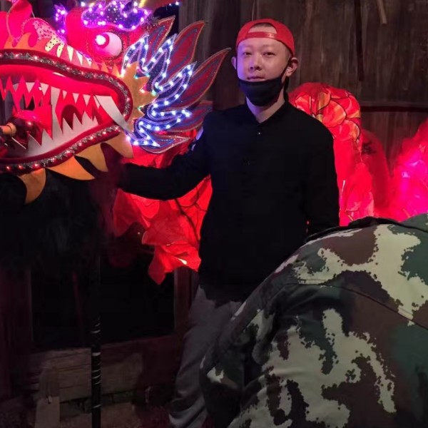 红牛笑故意的照片