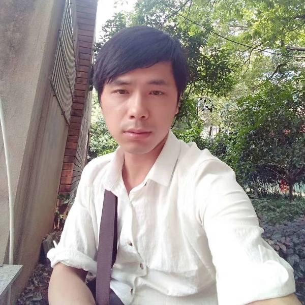 旧颜有精明的照片