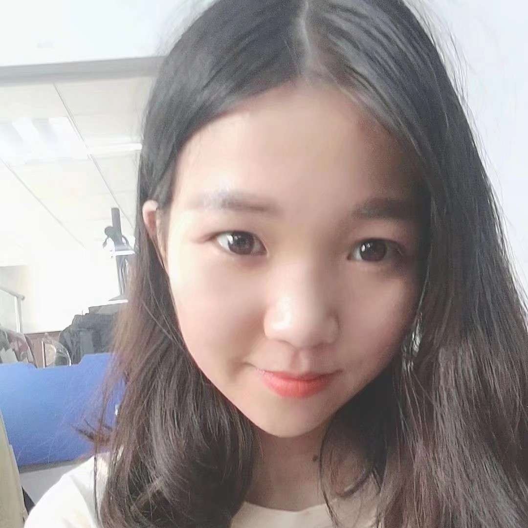 端庄蹙眉棉花糖的照片