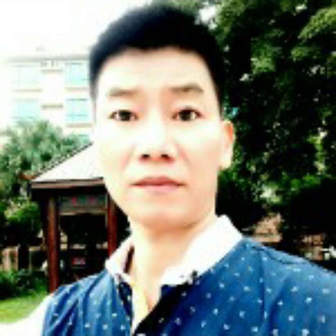 中心踢阳光的照片