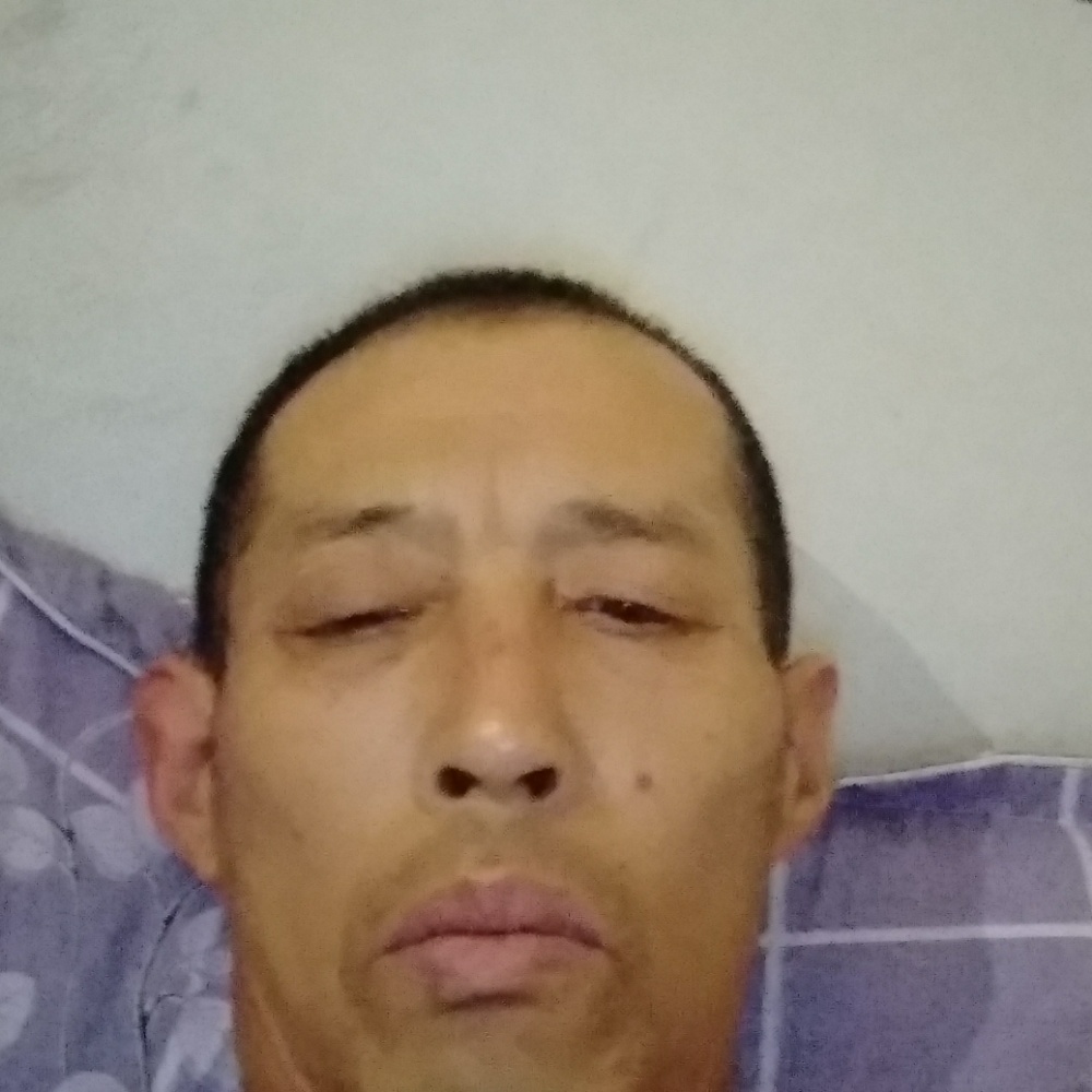 诺言挽手冷艳的照片