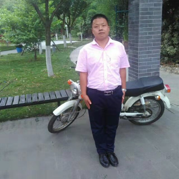 沉默倾心灯泡的照片