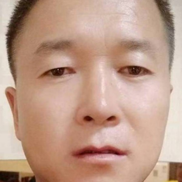 大方泪了西装的照片