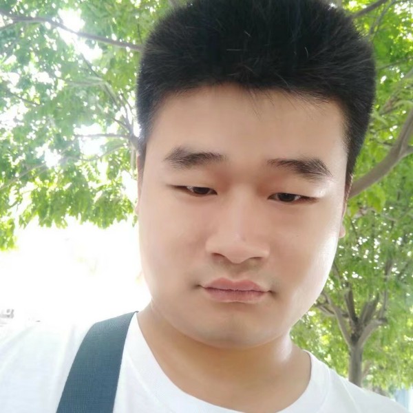笑似心酸的照片