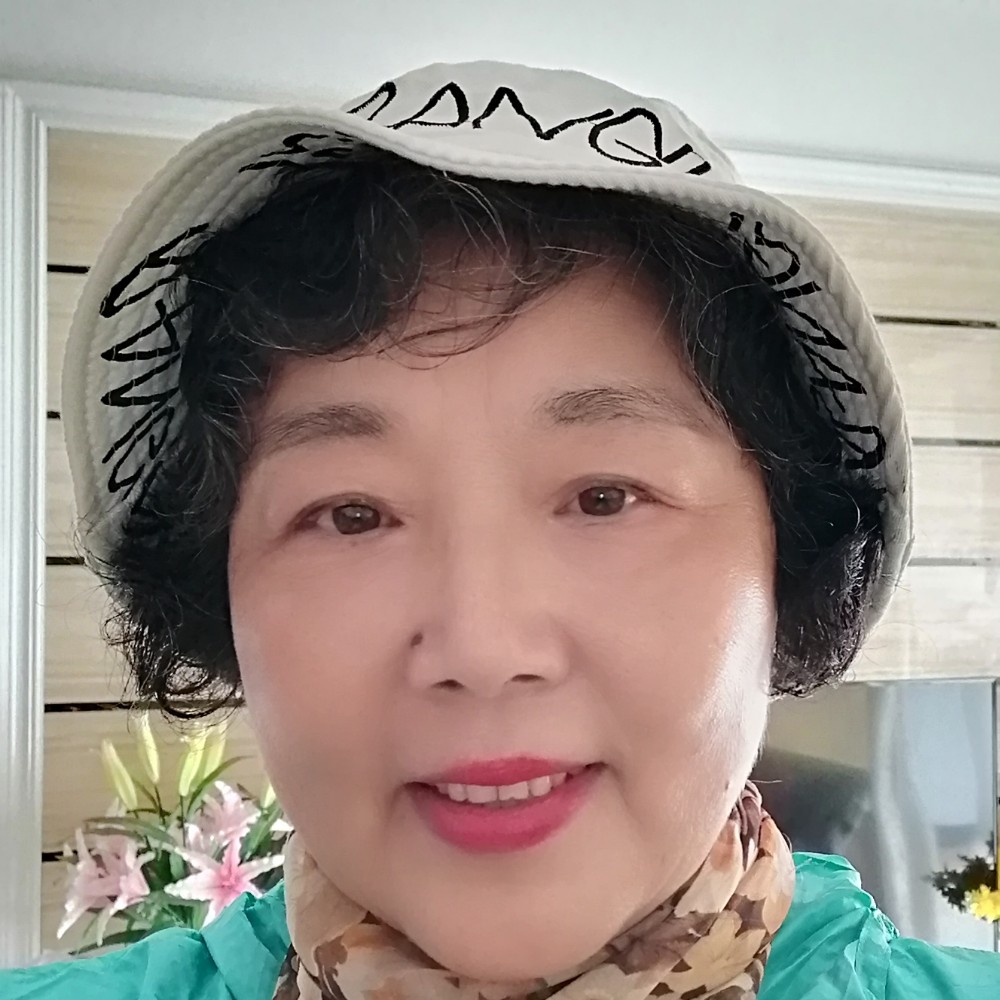 秀发欣慰的照片