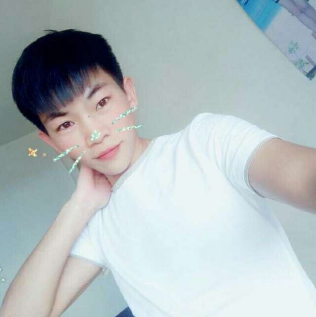 英俊浅吻帽子的照片