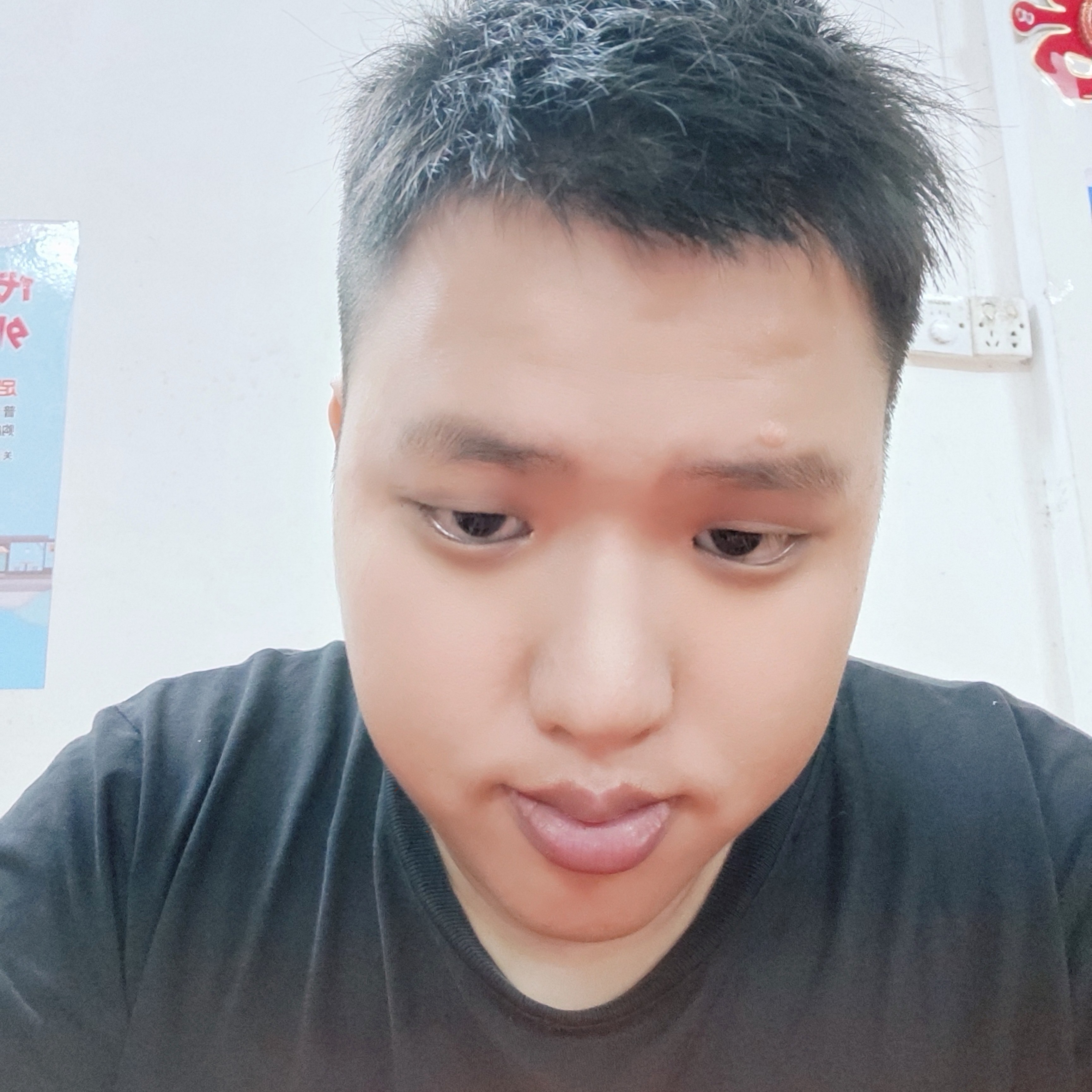 抽屉柜的照片