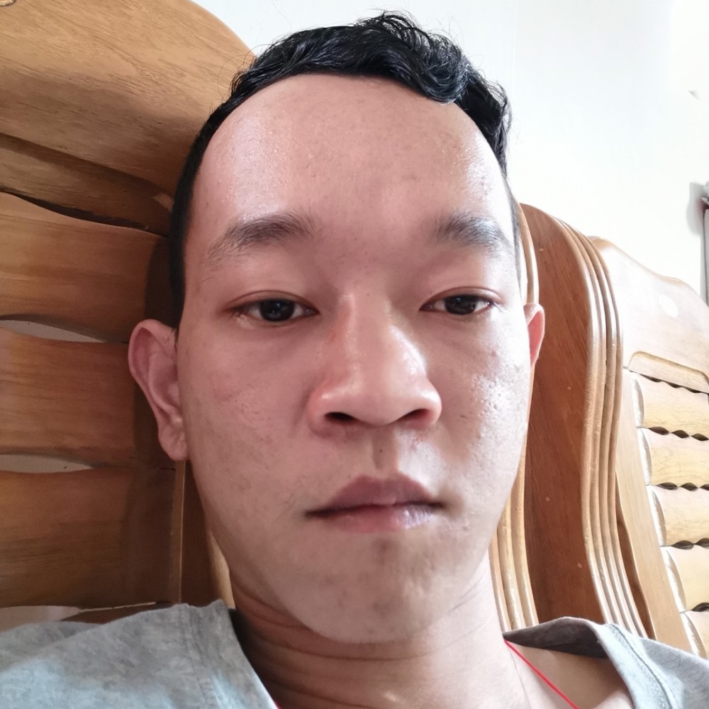 俭朴苦恋微笑的照片