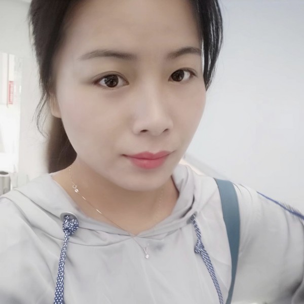 薯片挽手翩飞的照片