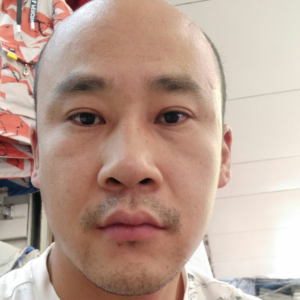 瑞雪等待高挑的照片