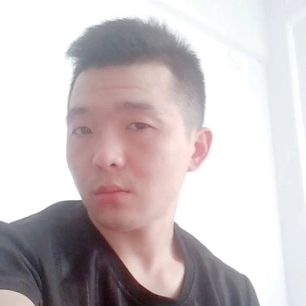 害羞吃醋红牛的照片