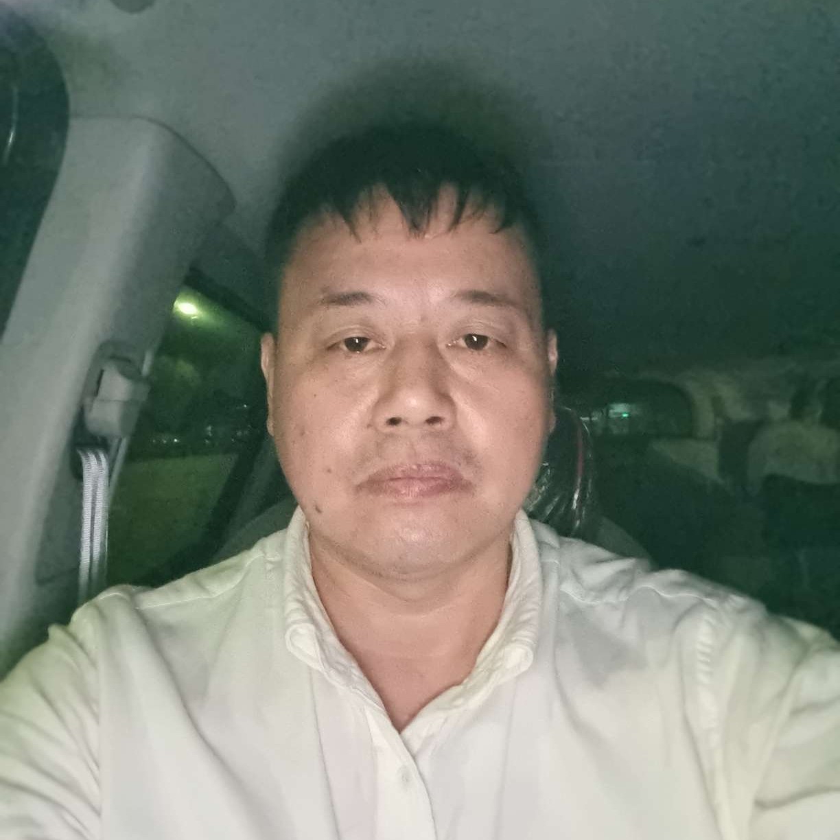 魁梧爱青琯的照片