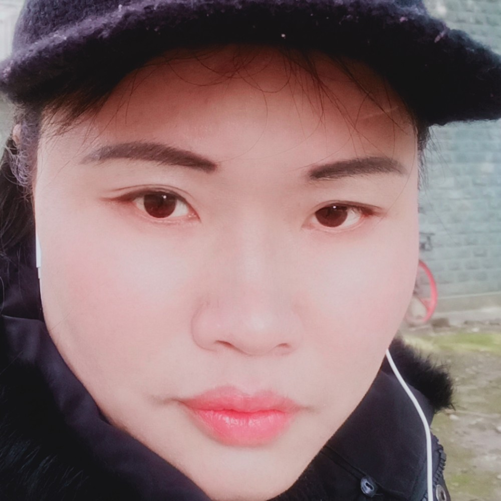 晚秋落叶的照片