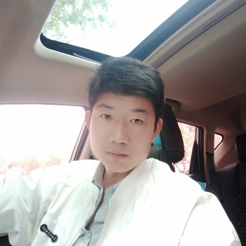 等待挽手鲜花的照片