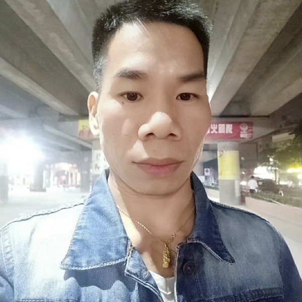 开朗用心感受的照片