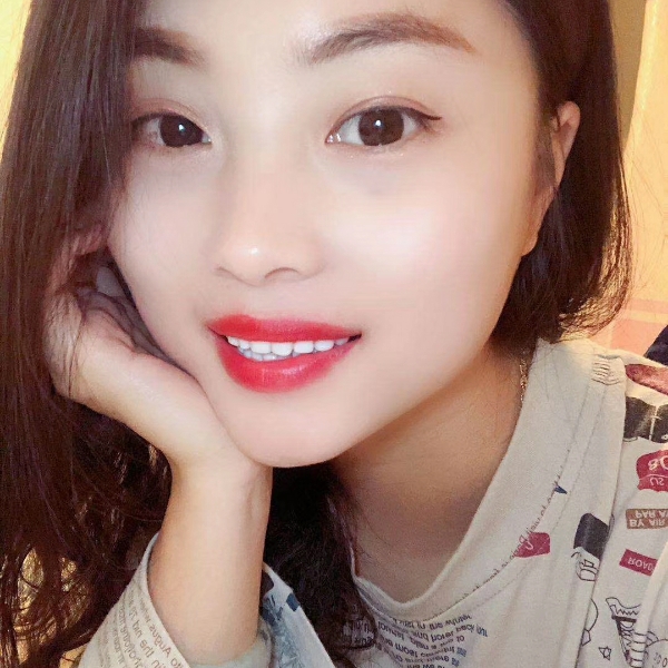 活泼的小天鹅的照片
