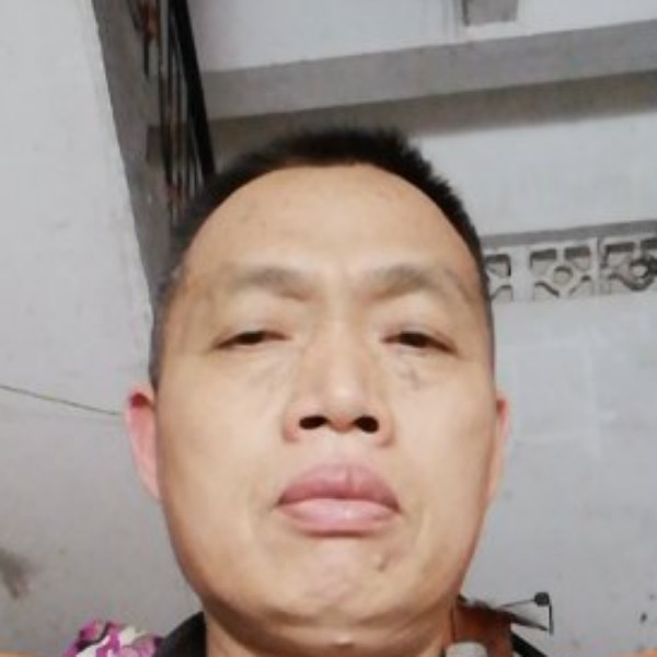 务实挽手豌豆的照片