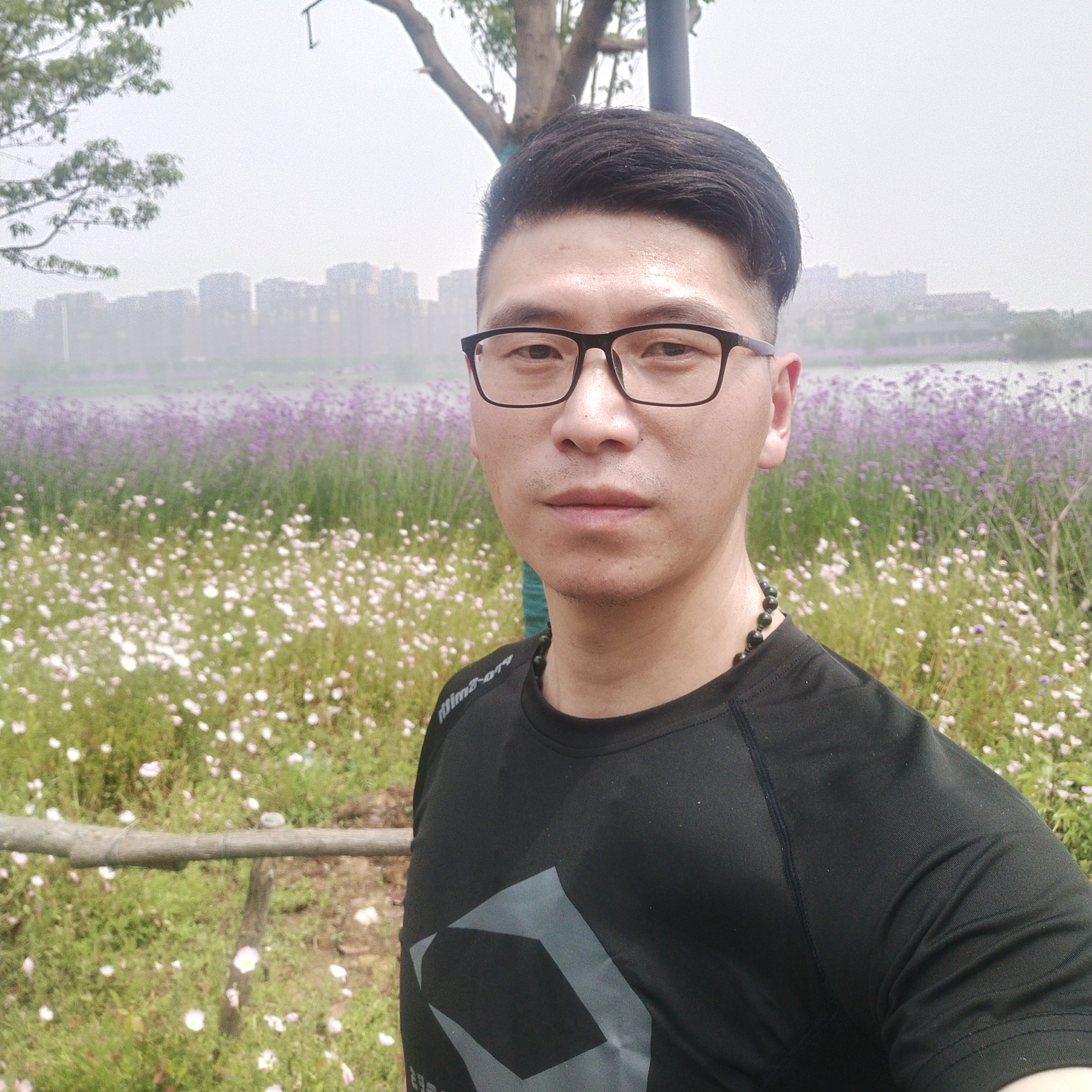 路灯浅吻生动的照片