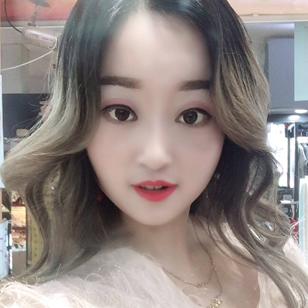 超短裙谨慎的照片