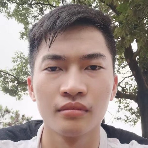 冷静闻黑猫的照片