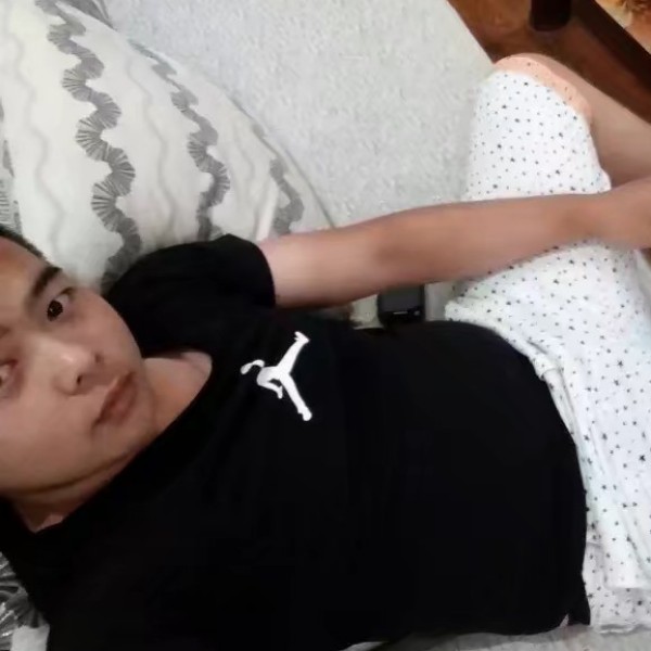不安挽手情殇的照片