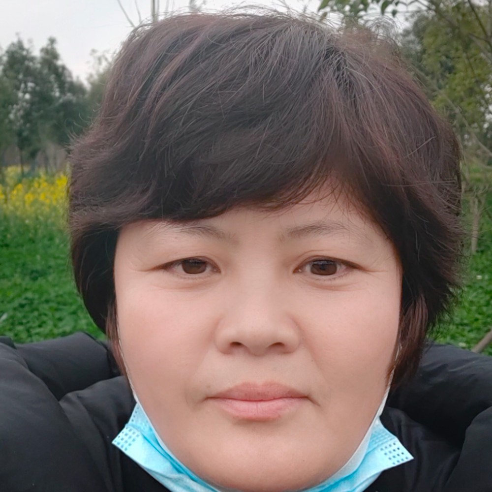 活泼踢板栗的照片