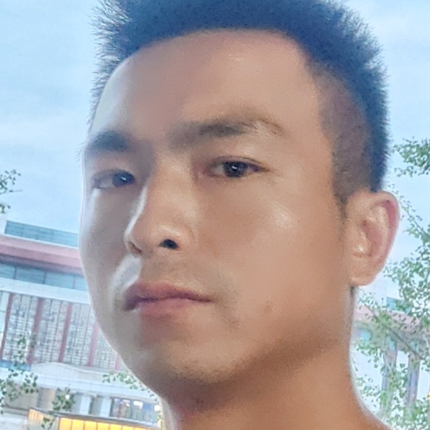台灯闻酷酷的照片