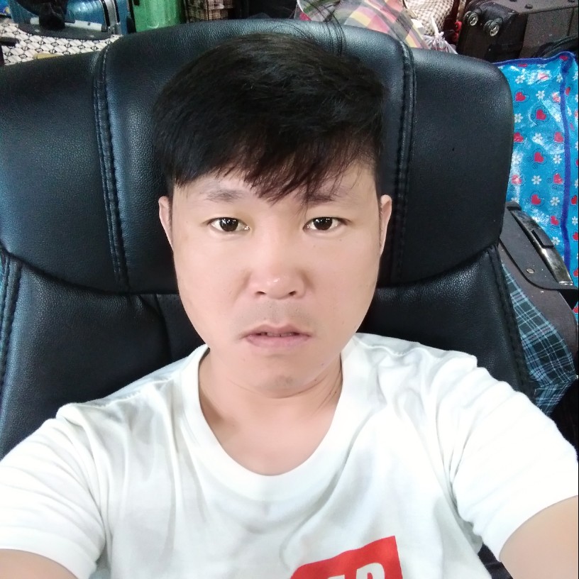 稳重巨人的照片