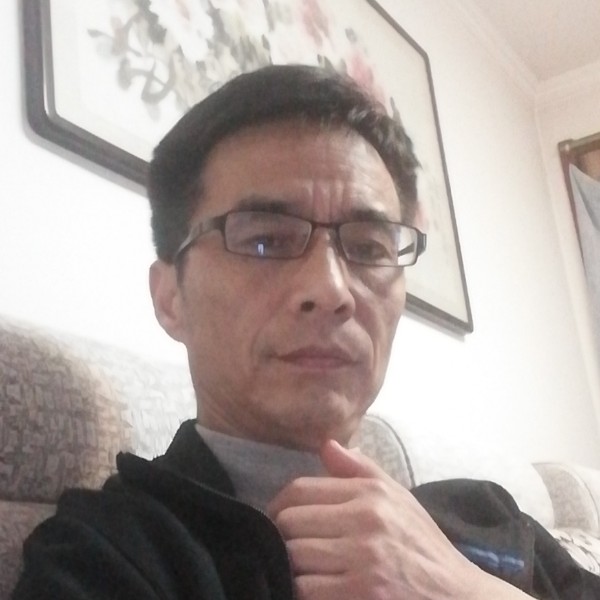 陌颜回眸乐观的照片