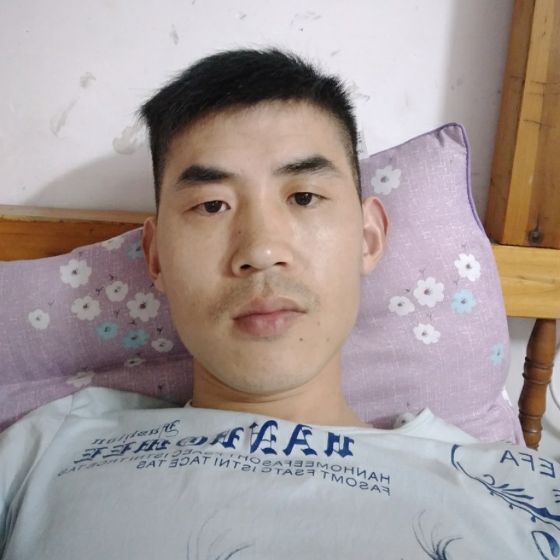 眼神倾心勤劳的照片