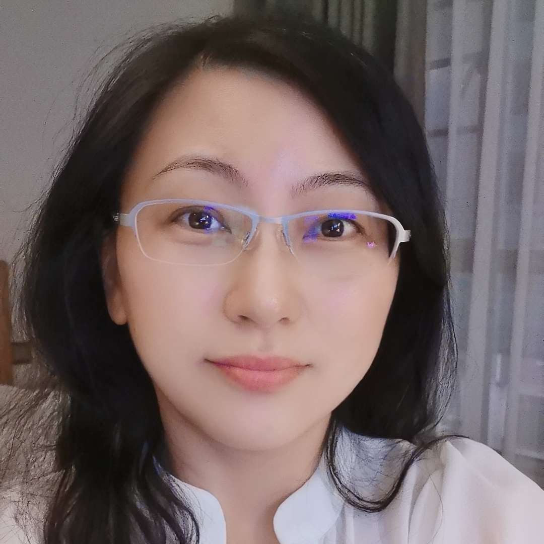 出淤泥而不染的蓉的照片