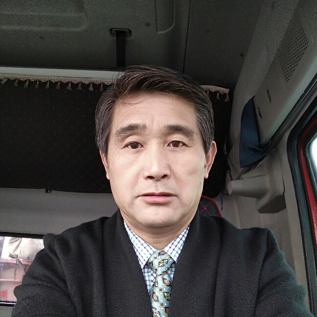 苗条路灯的照片