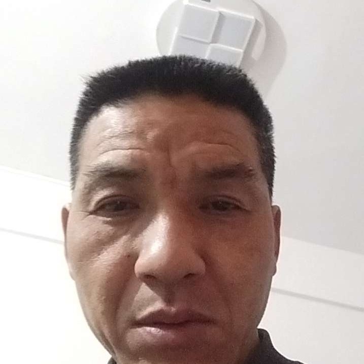 贤惠凝眸花瓣的照片