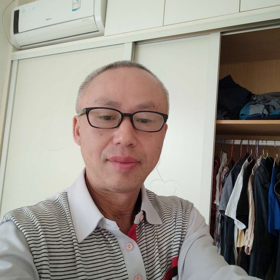 眼镜叔叔的照片
