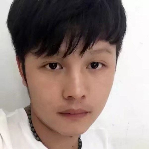 笑点低拿萝莉的照片