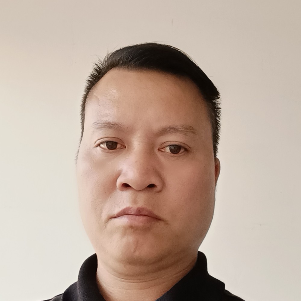 瘦瘦深拥自行车的照片