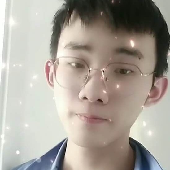 善良拿冰淇淋的照片