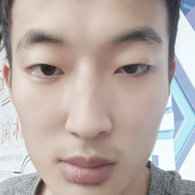 火龙果闻兴奋的照片