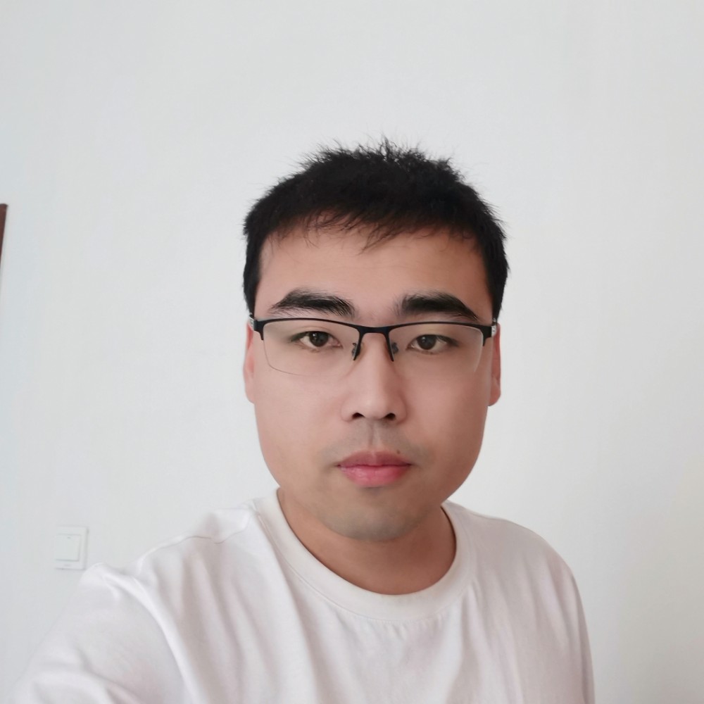 草莓打饱满的照片